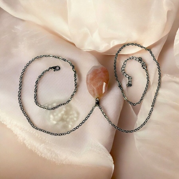 Vintage Rose Quartz Teardrop Pendant Necklace - Picture 4 of 4